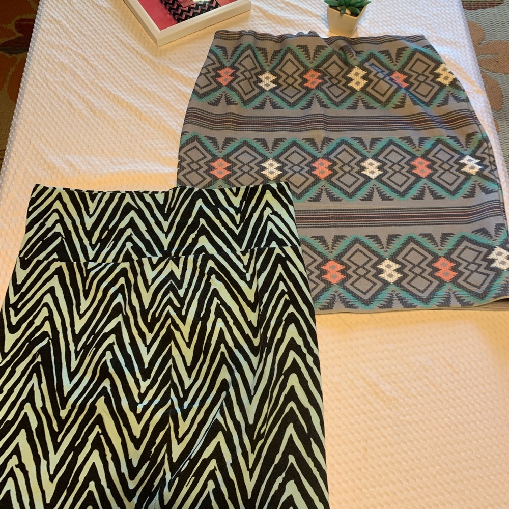 Charlotte Russe Black and Gray Patterned Skirt Set